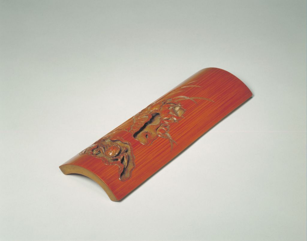 图片[1]-Arm rest with bamboo carving of lotus crab-China Archive